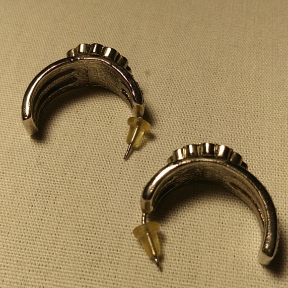 Vintage Avon Marcasite Blue Stone Silver Tone Pierced Earrings - Picture 4 of 8